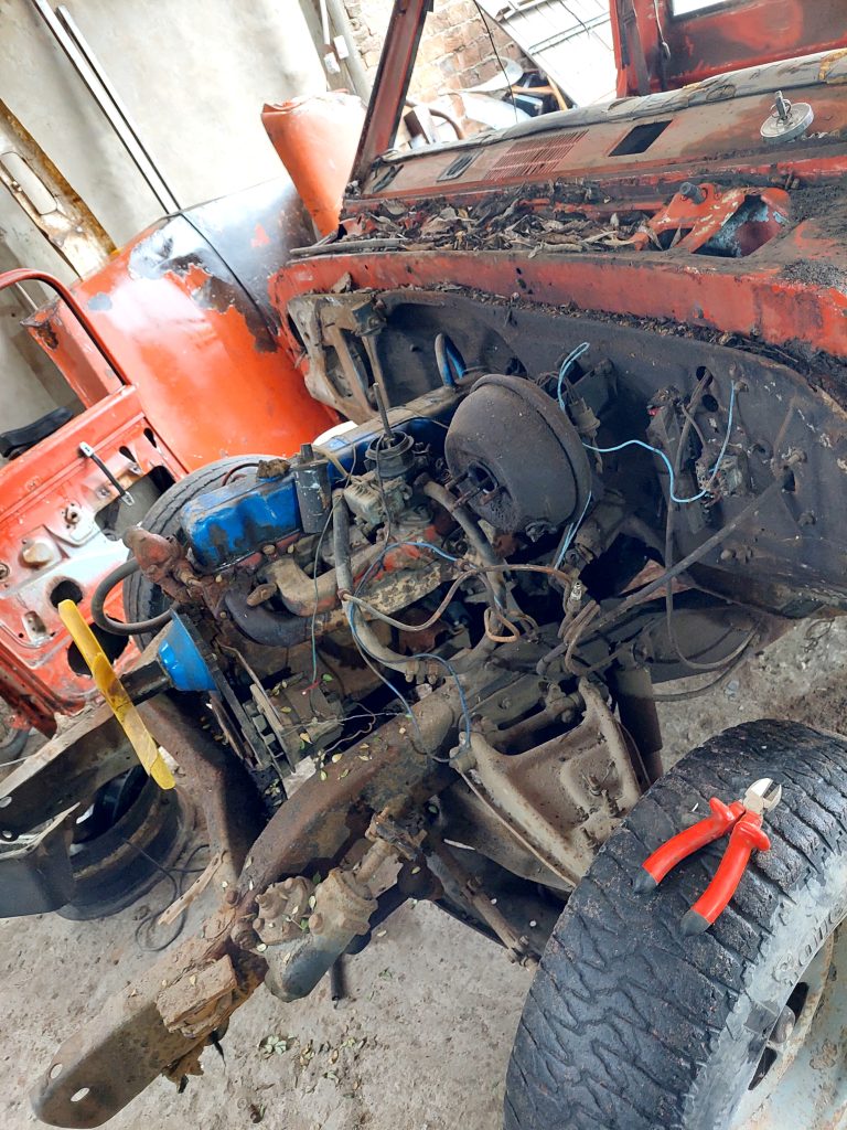 Camioneta al piso con guardabarros modificados